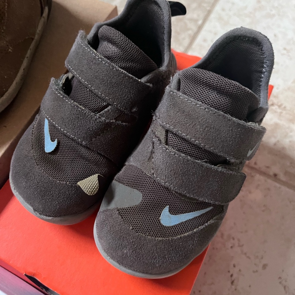 Lot of 5 size 7T shoes looking for a new home! - Picture 5 of 7